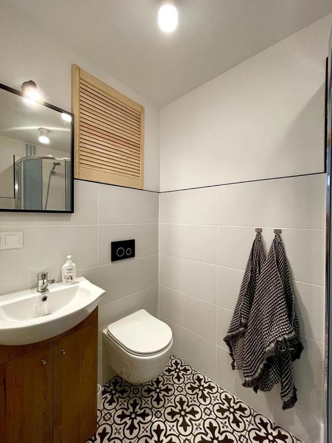 Niron Apartament Ludowa ปีวา ภายนอก รูปภาพ